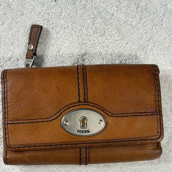 Fossil Handbags - Fossil Maddox Brown Cow Hide Leather Trifold Wallet Clutch Keyhole Y2K